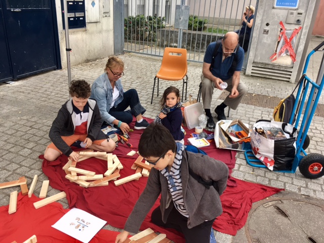 La fête mondiale du jeu, Place de la garenne, samedi 3 juin, un stand construction à la Bricothèque